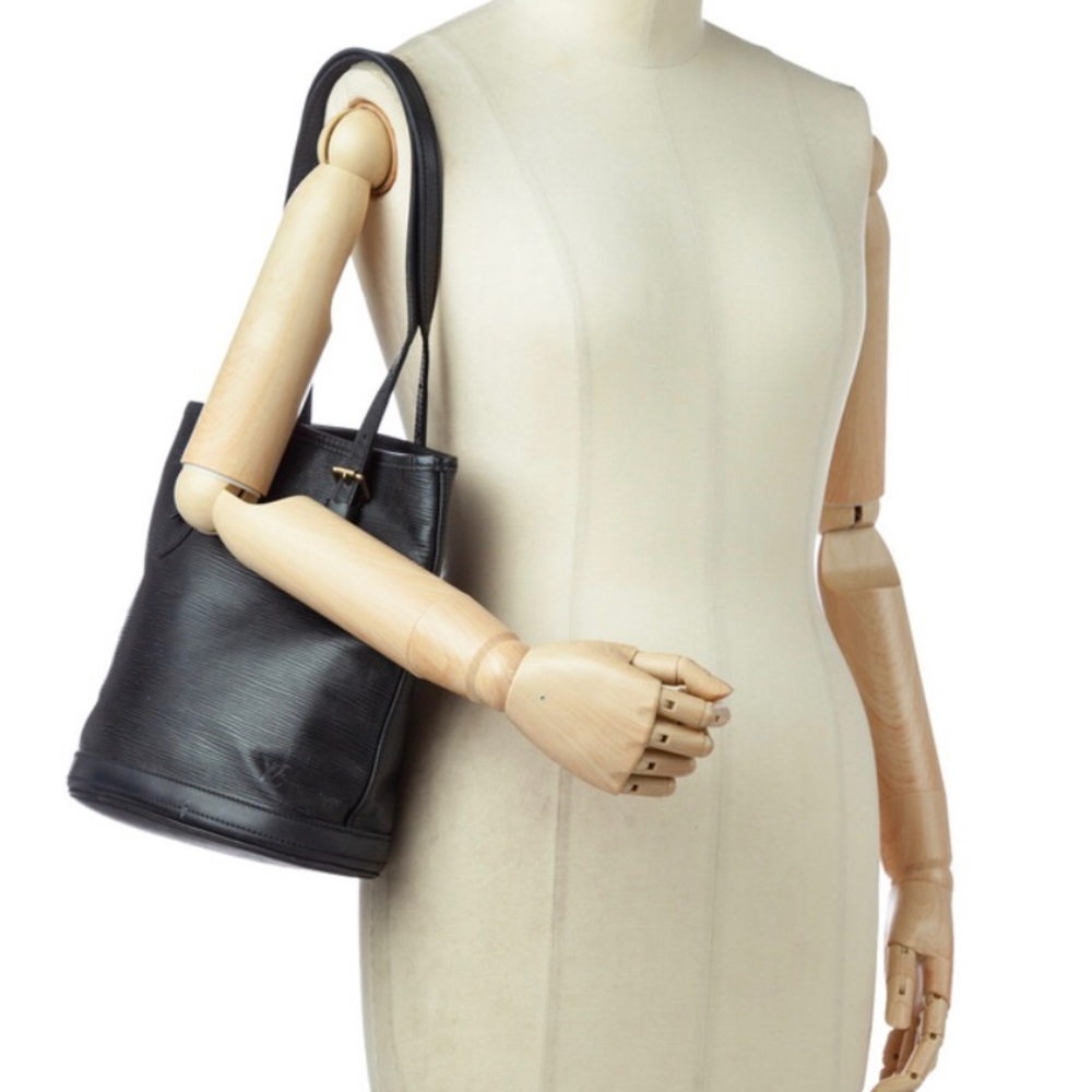 ⭐️ Louis Vuitton Epi Bucket PM Bag